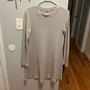 Small/medium. Not tag. Would say fits more like a medium. From Francesca’s